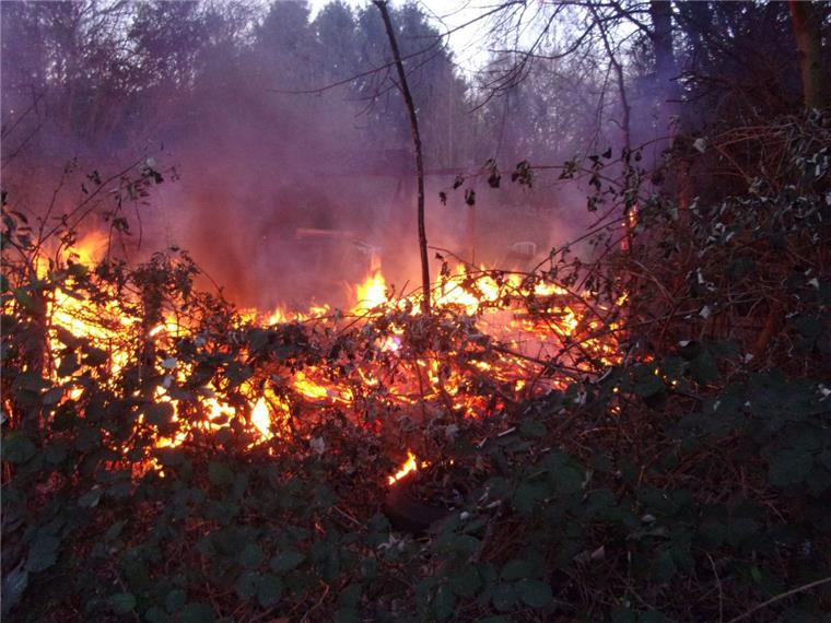 Gartenparzelle brennt in Lehe lichterloh Eine Gartenparzelle hat in Bremerhaven-Lehe gebrannt.