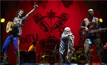 Eine geballte Ladung Gipsy-Punk bringt die Band Gogol Bordello um den ukrainischen Frontmann  Eugene Hutz (Foto) auf die Bühne. Foto Warzawa 