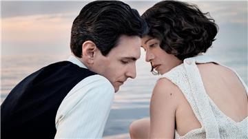Eine große Liebe: Franz Kafka (Sabin Tambrea) und Dora Diamant (Henriette Confurius).
