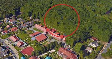 Eine gut 4000 Quadratmeter große Fläche Wald hinter dem Langener Gymnasium soll gerodet werden.