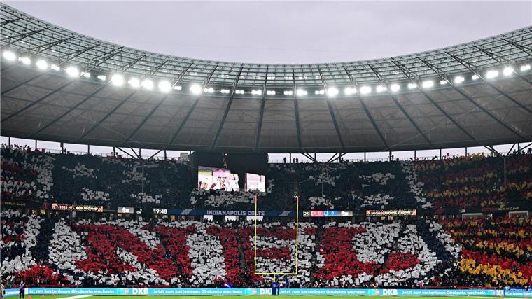Über 70.000 Fans: Colts gewinnen NFL-Show in Berlin Eine herausragende NFL-Choreo im Olympiastadion.