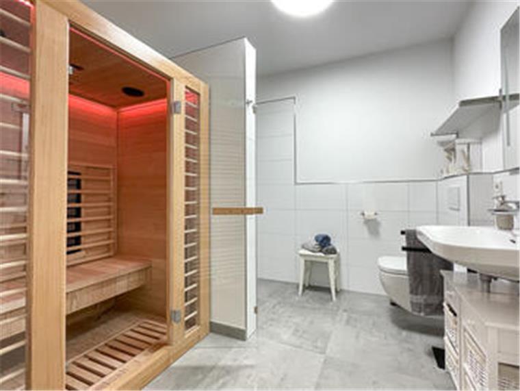 Eine Infrarotsauna gehört zur Ausstattung jeder Ferienwohnung.