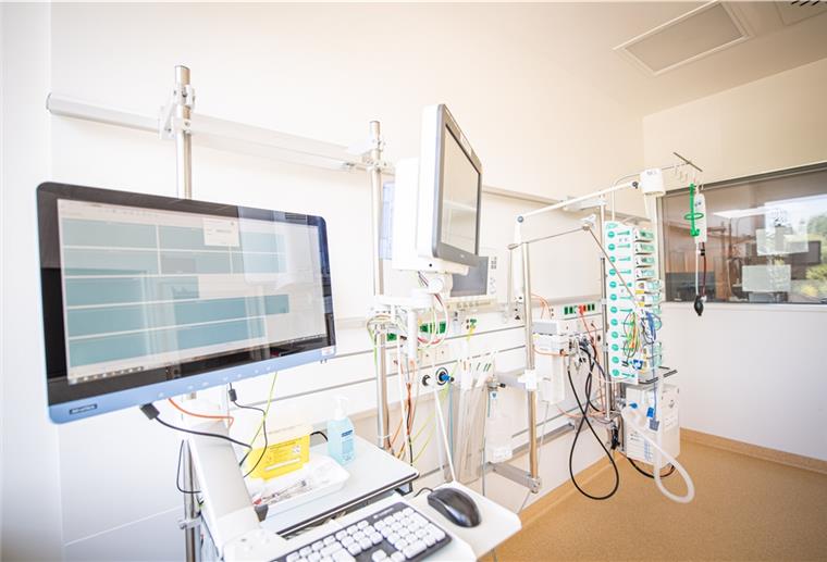 Land Bremen: Schon 86 Corona-Patienten in Kliniken Eine Intensivbehandlungseinheit mit Überwachungsmonitoren, Beatmungsgerät und Medikamentenpumpen für die Behandlung von Patienten auf der Intensivstation im Klinikum Reinkenheide.
