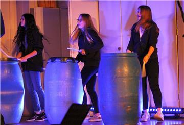 Eine Kostprobe ihres Könnens zeigten Schüler der KGS Tarmstedt bereits im Februar in der Martin-Luther-Kirche (Foto). Jetzt arbeiten die Mädchen und Jungen an einer Bühnenshow mit Stomp-Elementen und Poetry-Slam. 