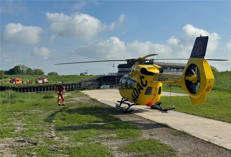 Rettungskräfte bergen Leiche von vermisster Frau aus der Weser Eine tote Person wurde am Donnerstagvormittag von Rettungskräften aus der Weser geborgen.