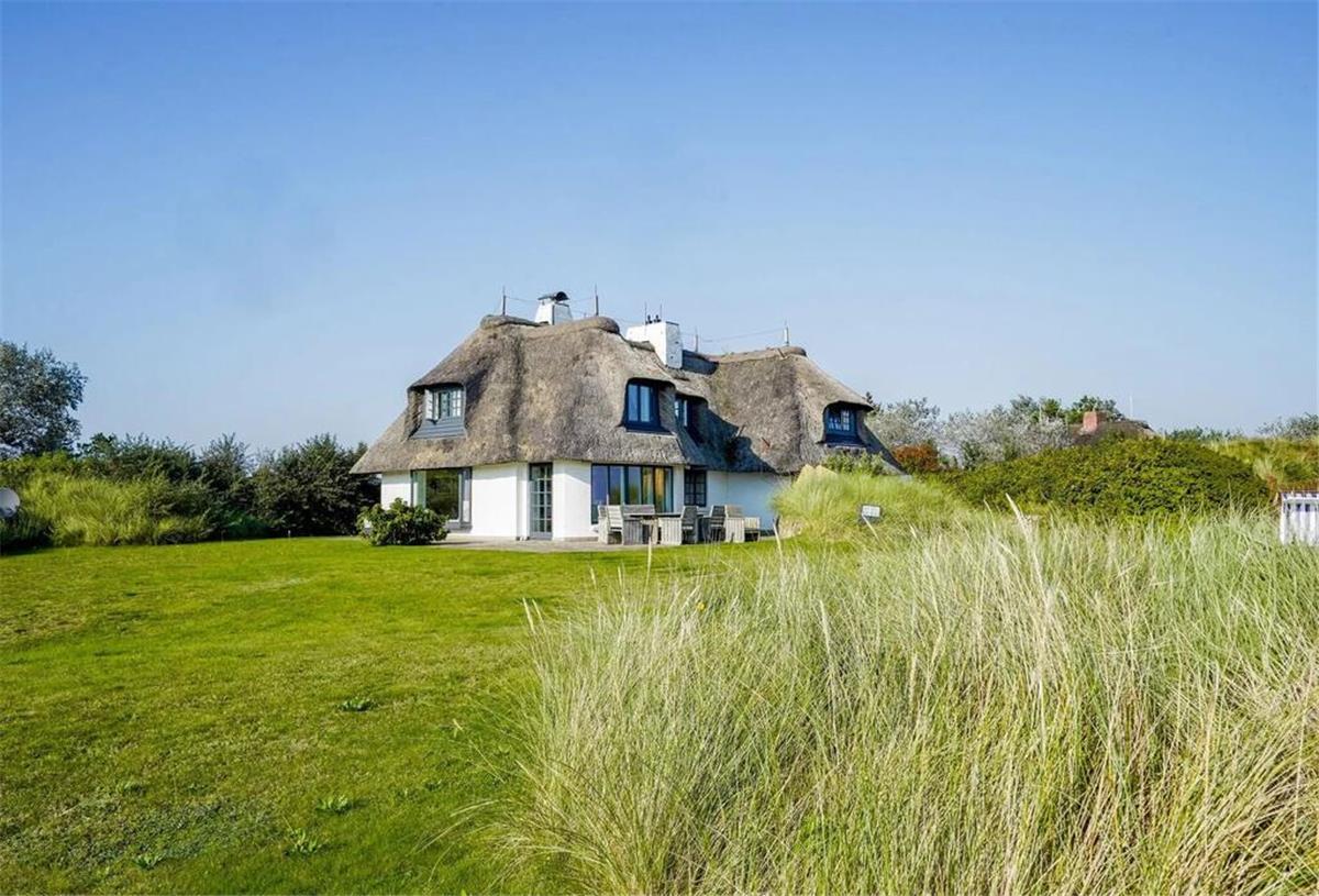 Luxusimmobilien 2024: Sylt und Berlin dominieren das Ranking Eine Luxusimmobilie auf Sylt führt das Ranking der kostspieligsten Häuser an.