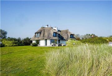 Eine Luxusimmobilie auf Sylt führt das Ranking der kostspieligsten Häuser an.