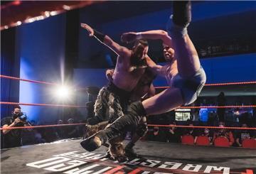 Eine Mischung aus Action, Show und Sport bietet „Unlimited Wrestling“ am Sonnabend in Bremerhaven.