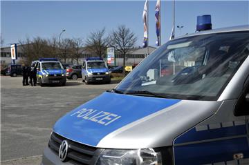 Eine Mutter und ihr 14-jähriger Sohn wollten in einem Geschäft in der "Bürger" Klamotten im Wert von 150 Euro stehlen. Die beiden wurden von einem Ladendetektiv entdeckt.