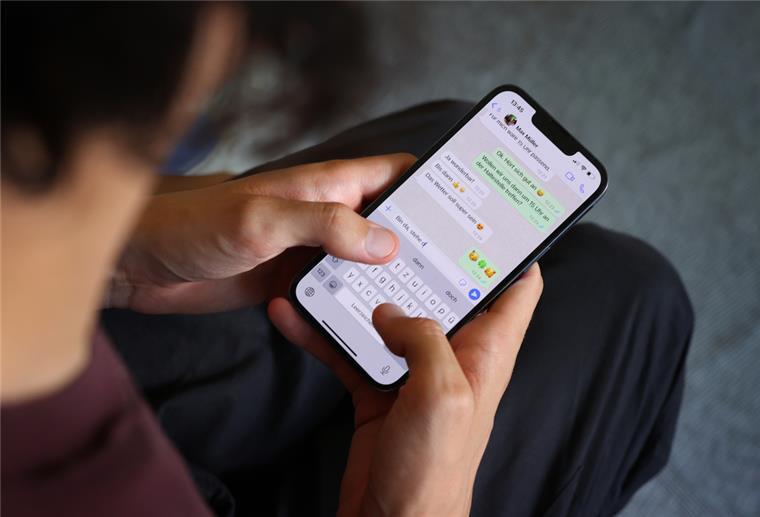 viele Jugendliche kommunizieren über Messengerdienste wie Whatsapp