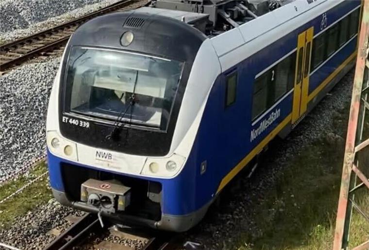 Eine Nordwestbahn blieb wegen eines Stromausfalls zwischen Lehe und Hauptbahnhof liegen.