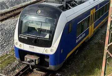 Eine Nordwestbahn blieb wegen eines Stromausfalls zwischen Lehe und Hauptbahnhof liegen.