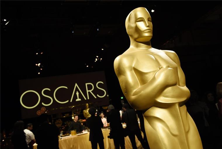 Eine Oscar-Statue steht während einer Presseführung zum 91. Academy Awards Governors Ball im Raum.