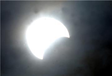 Eine partielle Sonnenfinsternis ist am Donnerstag, 10. Juni, zu sehen. Die Bremerhavener Sternfreunde laden zum Mitgucken ein. 