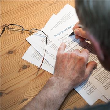 Eine Patientenverfügung sollte möglichst eindeutig formuliert sein. Denn nur dann können die Wünsche des Patienten auch umgesetzt werden.  
