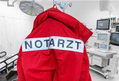 Eine Person wurde mit dem Helikopter ins Krankenhaus gebracht.