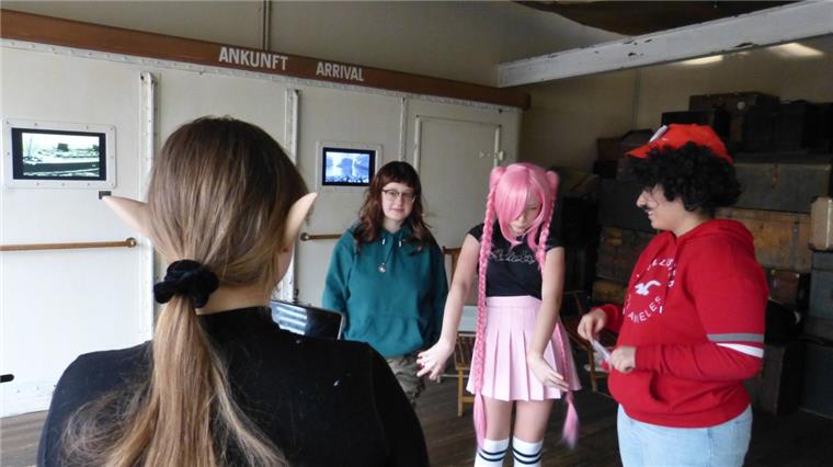 Eine Prinzessin mit spitzen Elfenohren, ein Mütze-tragender Pokémon-Meister und eine
pinke Anime-Heldin: Die Jugendliche haben ihre ganz persönliche Filmadaption erstellt.