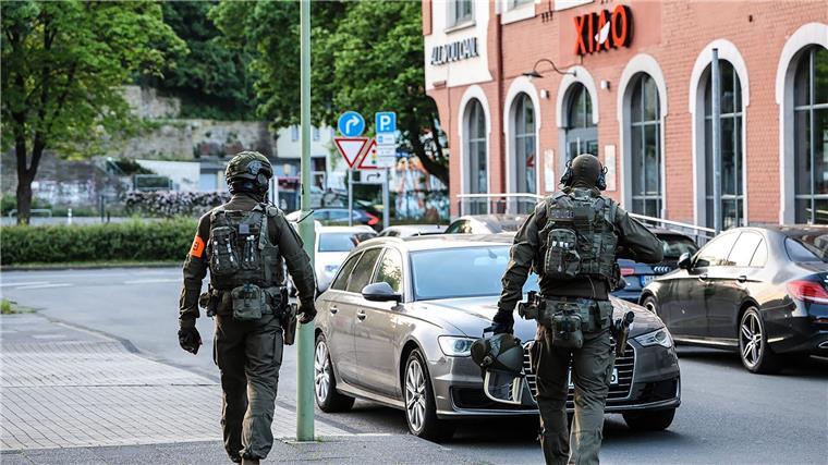 Eine Razzia gegen mutmaßliche Drogen- und Waffenhändler in vier Bundesländern hat auch ein Mehrfamilienhaus in Hagen in den Fokus genommen. 