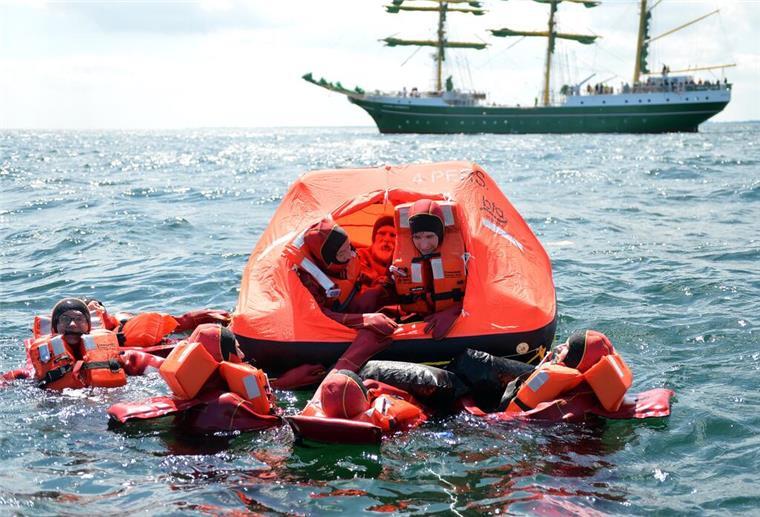 Eine Rettungsinsel kann auf hoher See den Unterschied zwischen Leben und Tod ausmachen.