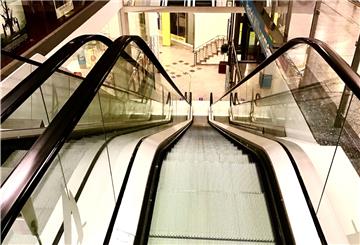 Eine Rolltreppe im verwaisten Columbus Center. Schließt hier die Pimkie-Filiale?