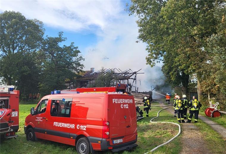 Scheune in Steinau brennt komplett nieder - Hoher Sachschaden Eine Scheune in Steinau ist am Montag, 25. September, komplett niedergebrannt.