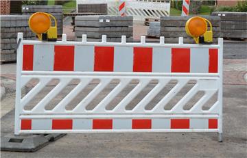 Eine solche Sperre werden Autofahrer ab Montag sehen, die die Kreisstraße zwischen Hepstedt und Kirchtimke nutzen wollen. Ihnen bleibt nur der Umweg über Tarmstedt.