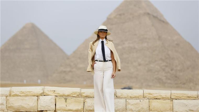 Eine Solo-Afrika-Reise der damaligen First Lady blieb eher als Bilderstrecke verschiedener Outfits in Erinnerung. (Archivbild)