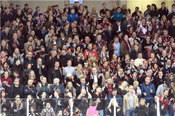 Eine Stadt steht Kopf: Die Fans der Fischtown Pinguins erlebten  gegen den ERC Ingolstad eine Eishockey-Sensation. Die Pinguins stehen im Viertelfinale der DEL-Playoffs.