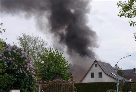 Brennendes Haus in Dorum
