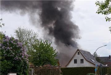 Brennendes Haus in Dorum