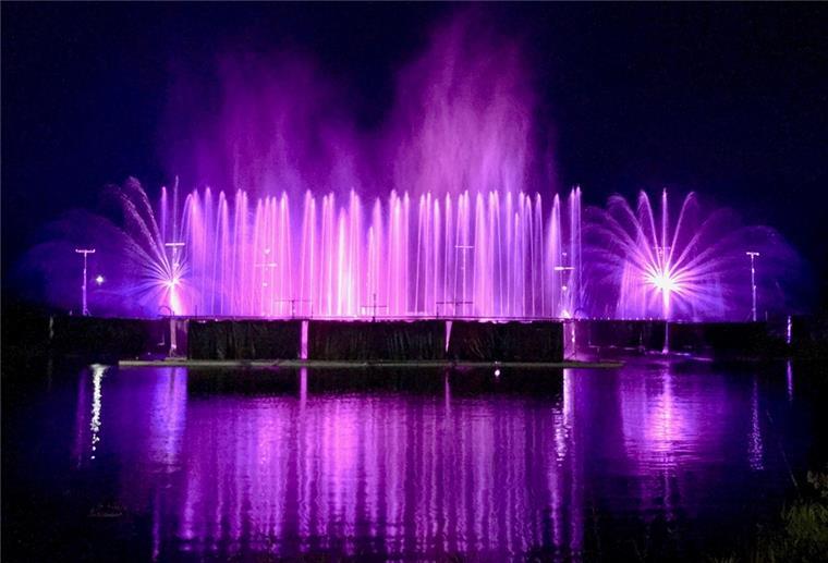  Lasershow auf dem Wasser 