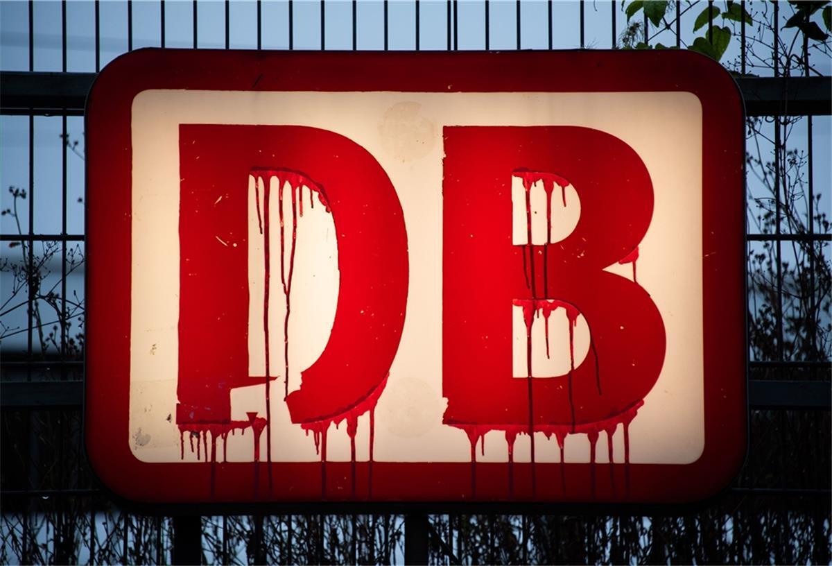 Eine Störung an einer Oberleitung auf der Zugstrecke Hamburg-Bremen hat am Freitag zu Verspätungen im Fernverkehr geführt.