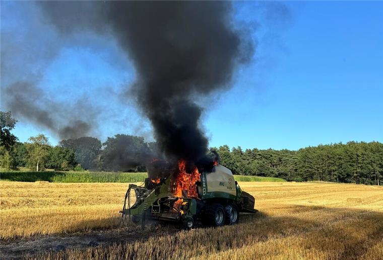 Strohballenpresse Feuer 