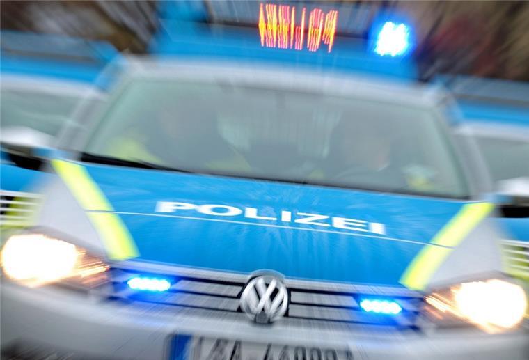 Wilhelmshaven: Mann mit Schusswaffe überfällt Tankstelle Eine Tankstelle wurde überfallen.