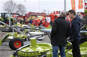 Eine Veranstaltung für die ganze Familie: Die 53. Heeslinger Landmaschinenschau zog am Wochenende erneut Tausende Besucher an die Standorte der Firma Fricke in Heeslingen (Foto), Bockel und Zeven.
