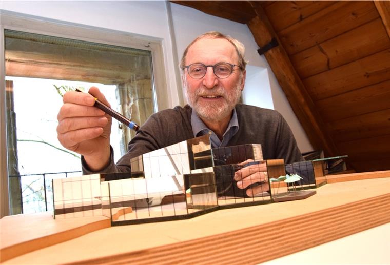Warum die Stadt Nordenham ihren berühmtesten Sohn nicht würdigt Eine verpasste Chance? Der Nordenhamer Architekt Henning Wessels zeigt auf das Modell eines Siegfried-und-Roy-Zentrums, das sein Büro in den 90er Jahren im Auftrag der Stadt entwarf. Das Projekt scheiterte – auch weil Siegfried und Roy kein Interesse hatten, es finanziell zu unterstützen.