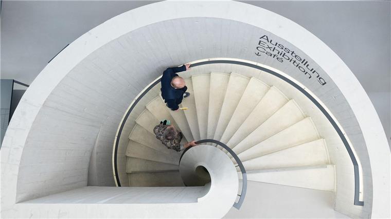 Eröffnung Archiv der Avantgarden in Dresden Eine Wendeltreppe im Archiv der Avantgarden - Egidio Marzona (ADA).