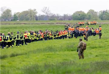 Eine Woche lang suchten Hunderte Einsatzkräfte nach dem vermissten Arian aus Bremervörde. Nun wird die Suche eingestellt. 