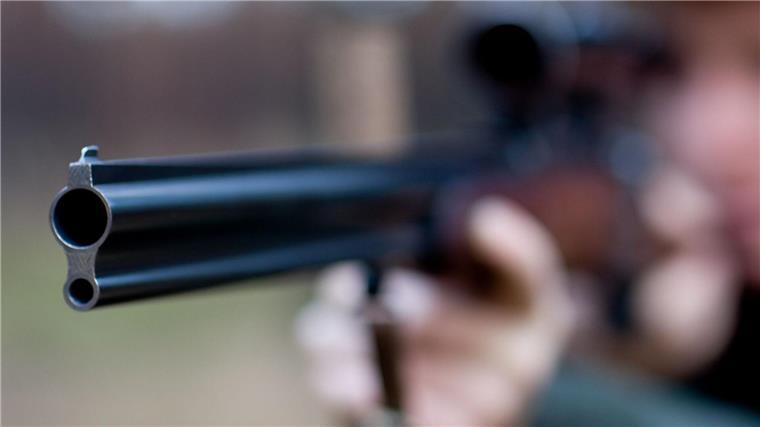 Jäger obduziert - Ermittler bleiben bei fahrlässiger Tötung Eine Woche nach dem tödlichen Schuss auf einen Jäger bei Mustin in Mecklenburg-Vorpommern wurde das Opfer obduziert. (Symbolbild)