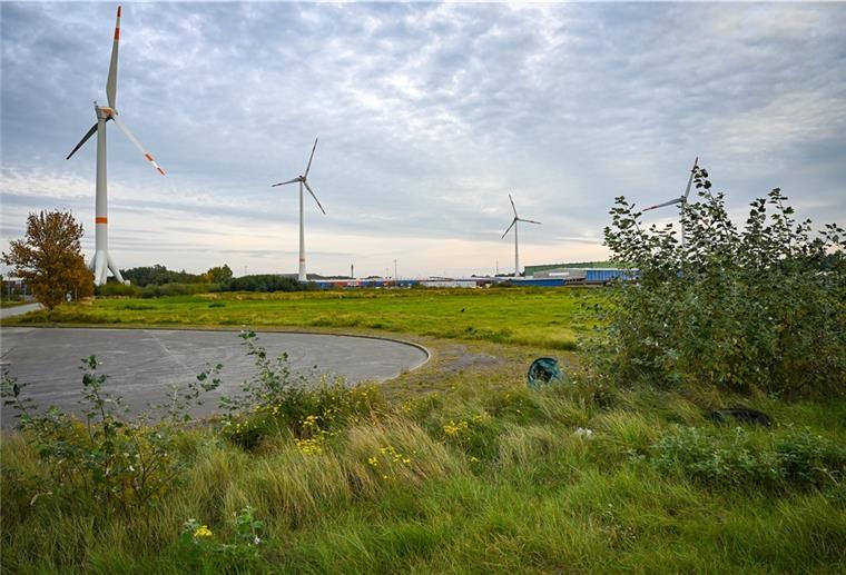 Bremerhaven: Millionen für weitere Gewerbeansiedlungen Einen Interessenten gibt es offenbar schon: Um die noch unbebauten Flächen im Gewerbegebiet Speckenbüttel vermarkten zu können, will die Stadt 7,5 Millionen Euro in die Ertüchtigung des Kanalnetzes investieren.