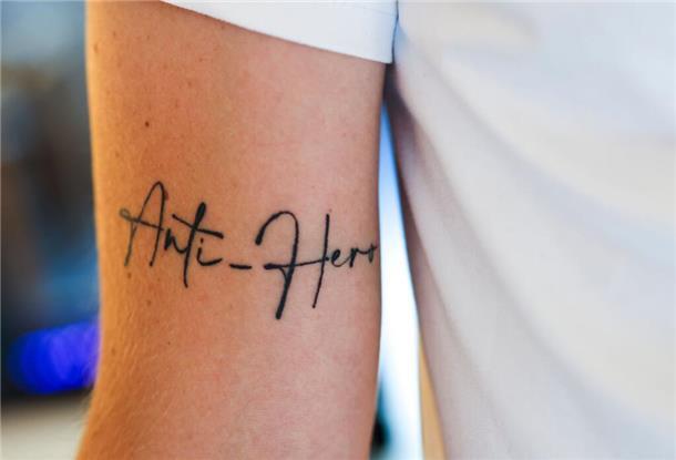 Einen Songtitel, dessen Bedeutung er sehr mag, hat sich Gerrit Kludt als Tattoo stechen lassen. (Archivbild)