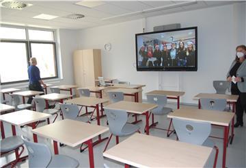 Einer der beiden neuen Unterrichtsräume im Anbau: Die Räume bieten Platz für bis zu 30 Schülerinnen und Schüler und sind mit modernster Technik ausgestattet.