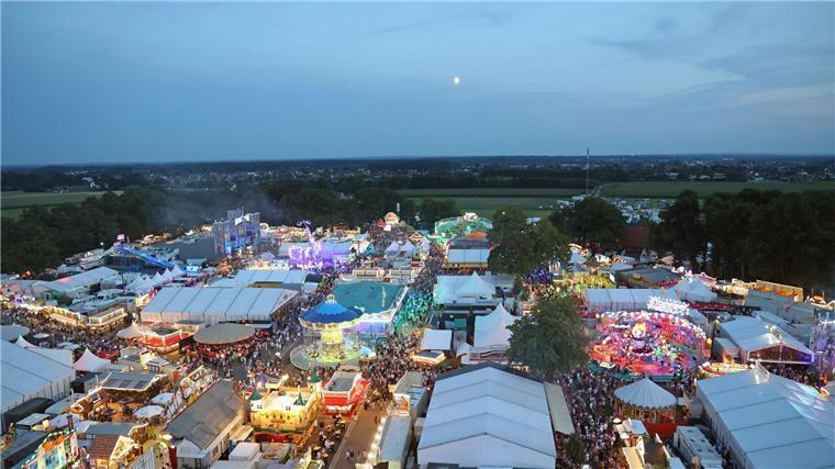 Eines der größten Volksfeste in Niedersachsen beginnt: der Stoppelmarkt. (Archivbild) 