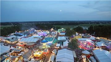 Eines der größten Volksfeste in Niedersachsen beginnt: der Stoppelmarkt. (Archivbild) 