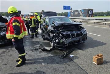 Eines der verunfallten Fahrzeuge auf der A 1 bei Posthausen.