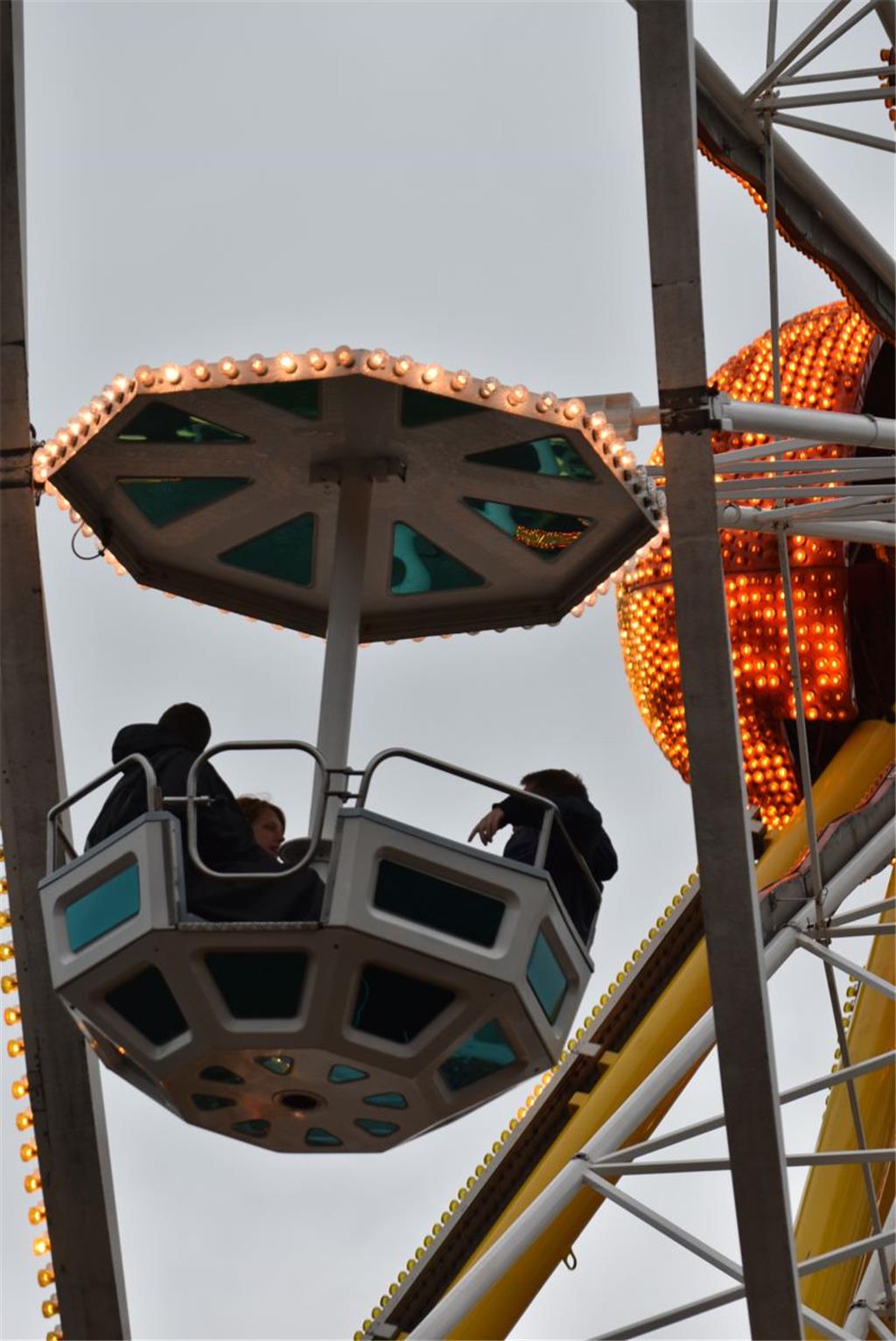 Einfach mal in Ruhe das Auf und Ab genießen: Runde im Riesenrad.