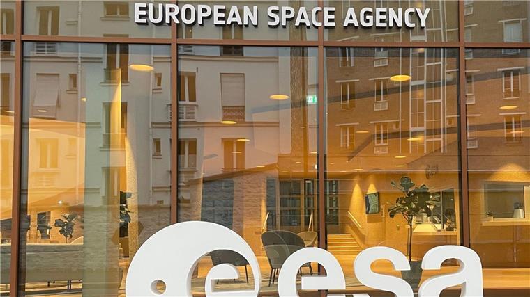 Esa vergibt Auftrag für „Sentinel-2“-Entwicklung an OHB Eingang der Zentrale der ESA in Paris.