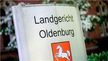 Frau soll Ehemann mit Schwert getötet haben Eingang zum Landgericht Oldenburg.