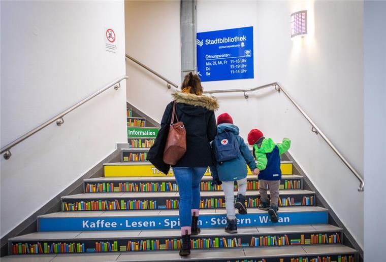 Tolle Events zum Jubiläum Eingang zur Stadtbibliothek