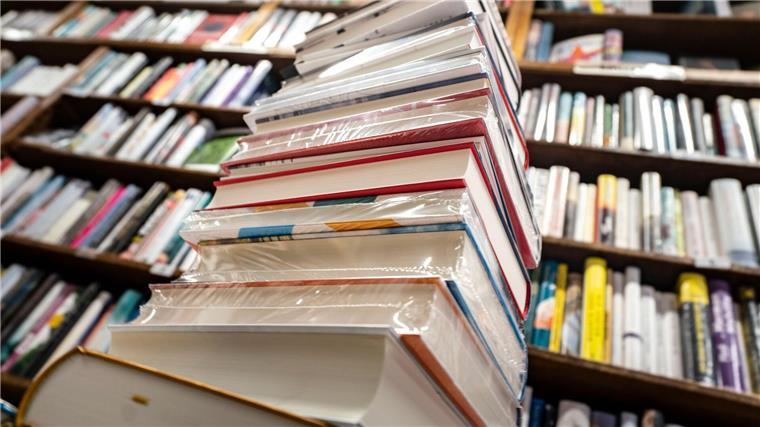 Diese Bücher spenden Trost Einige Autorinnen und Autoren greifen gerne zu Klassikern, wenn sie Trost suchen. (Symbolbild)